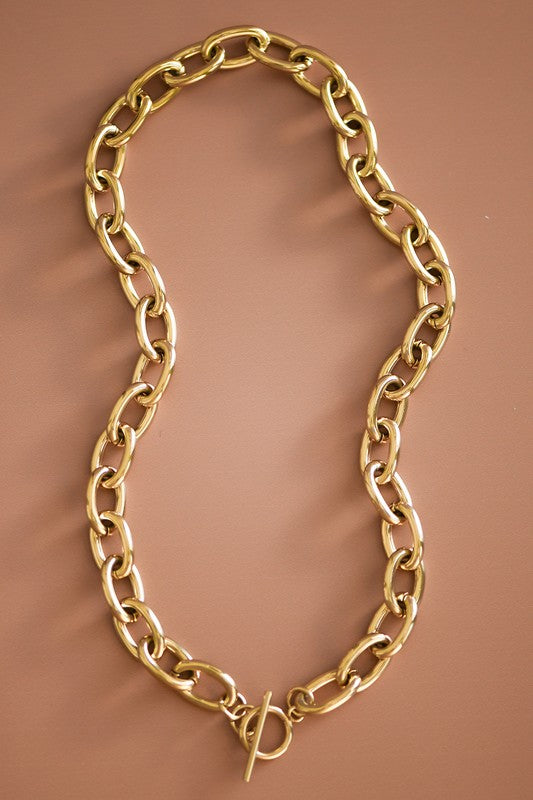 Oval Chunky Chain Toggle Necklace