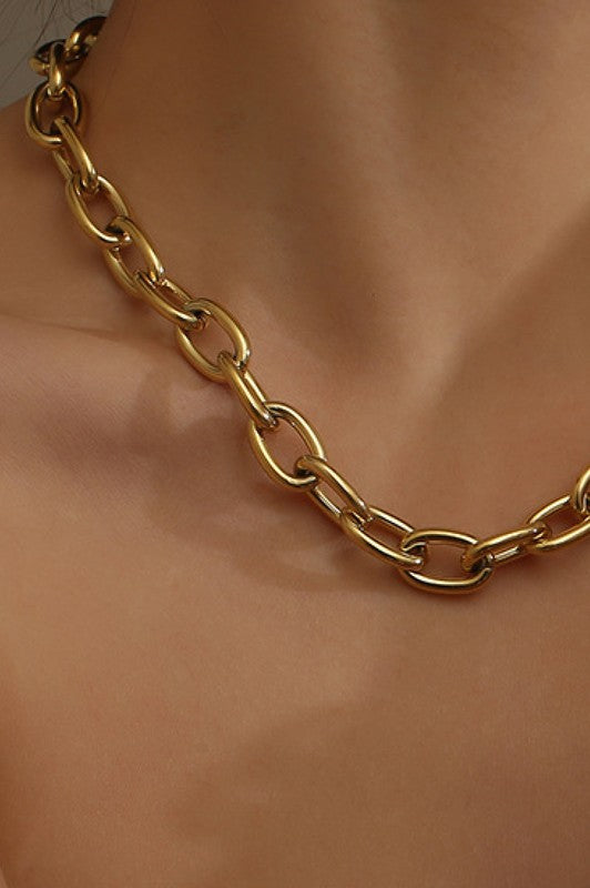 Oval Chunky Chain Toggle Necklace